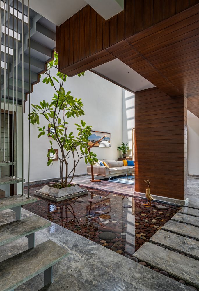 Gieng Troi Cau Thang Dep7